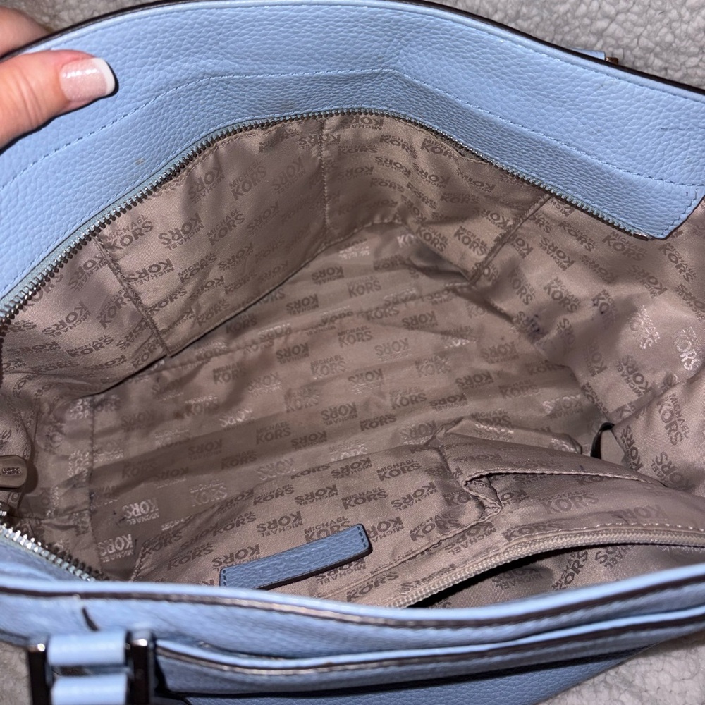 GIVEAWAY #1 MICHAEL KORS LARGE TOTE SATCHEL SHOULDER BAG POWDER BLUE - Picture 9 of 12